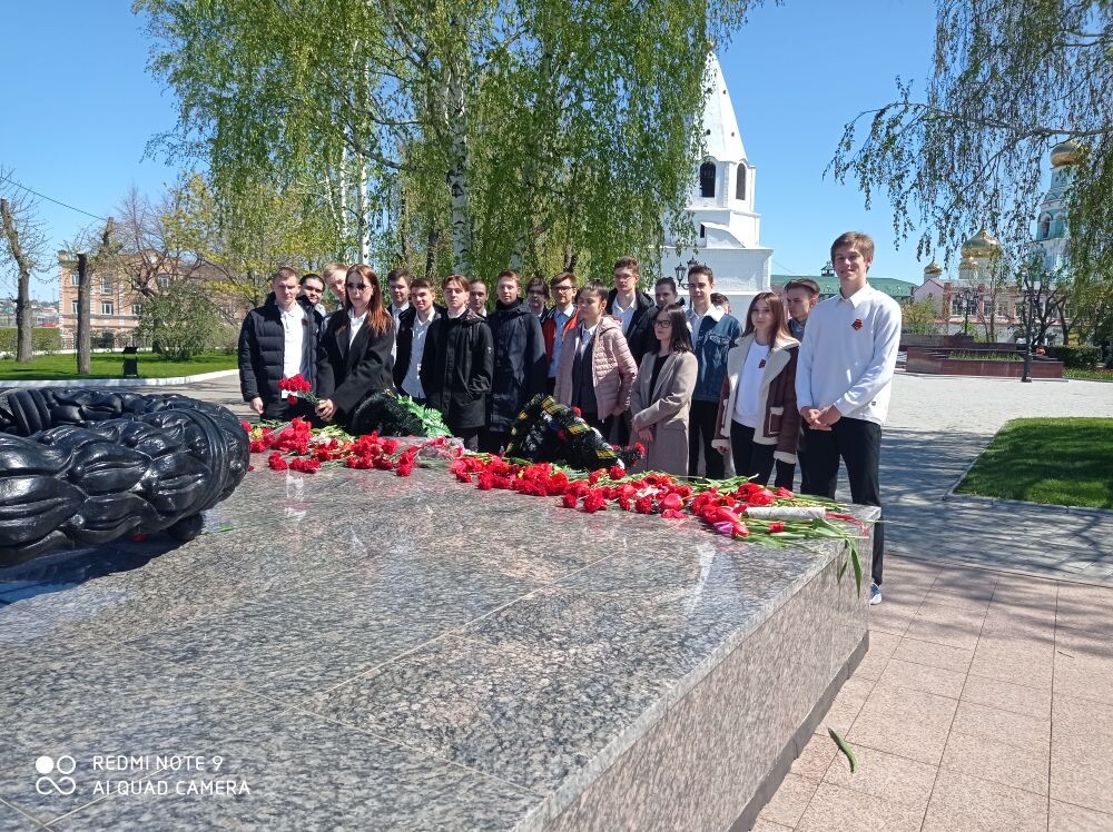 Сызрань цвет. Вечный огонь Сызрань. Сызрань мемориальный комплекс вечный огонь. Руза мемориал вечный огонь. Памятники в Сызрани.